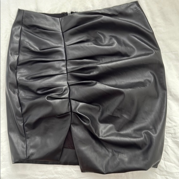 Stella Laguna Beach Dresses & Skirts - Stella Laguna Beach Black Ruched Pencil Mini Skirt
